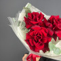 Букет из 3 красных французских роз с эвкалиптом — вид 2